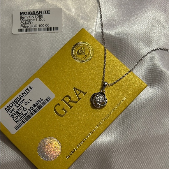 Elegant 925Silver Moisanite Necklace with Crystal Pendant - Picture 5 of 7